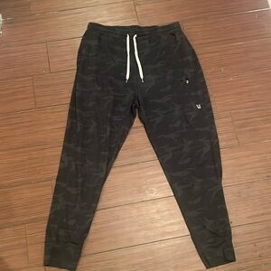 Vuori Men’s Sunday Performance Joggers Dark Camo XL